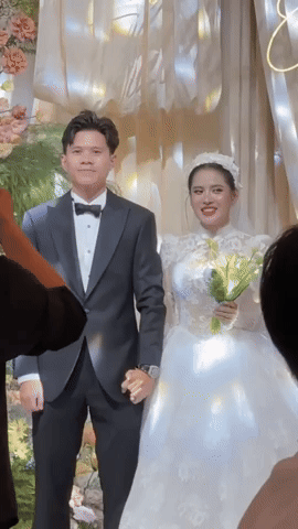 Văn Thanh tình tứ bên bạn gái Văn Thanh tình tứ bên bạn gái