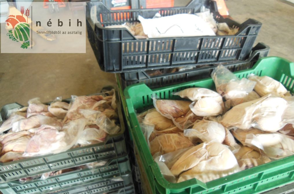 Chấn động đột kích hàng trăm kho hàng, tịch thu 11.000 tấn thực phẩm giả, đồ ăn ngâm chất cấm, 1 triệu lít đồ uống nhái, quy mô hàng tỷ USD- Ảnh 4. Chấn động đột kích hàng trăm kho hàng, tịch thu 11.000 tấn thực phẩm giả, đồ ăn ngâm chất cấm, 1 triệu lít đồ uống nhái, quy mô hàng tỷ USD- Ảnh 4.