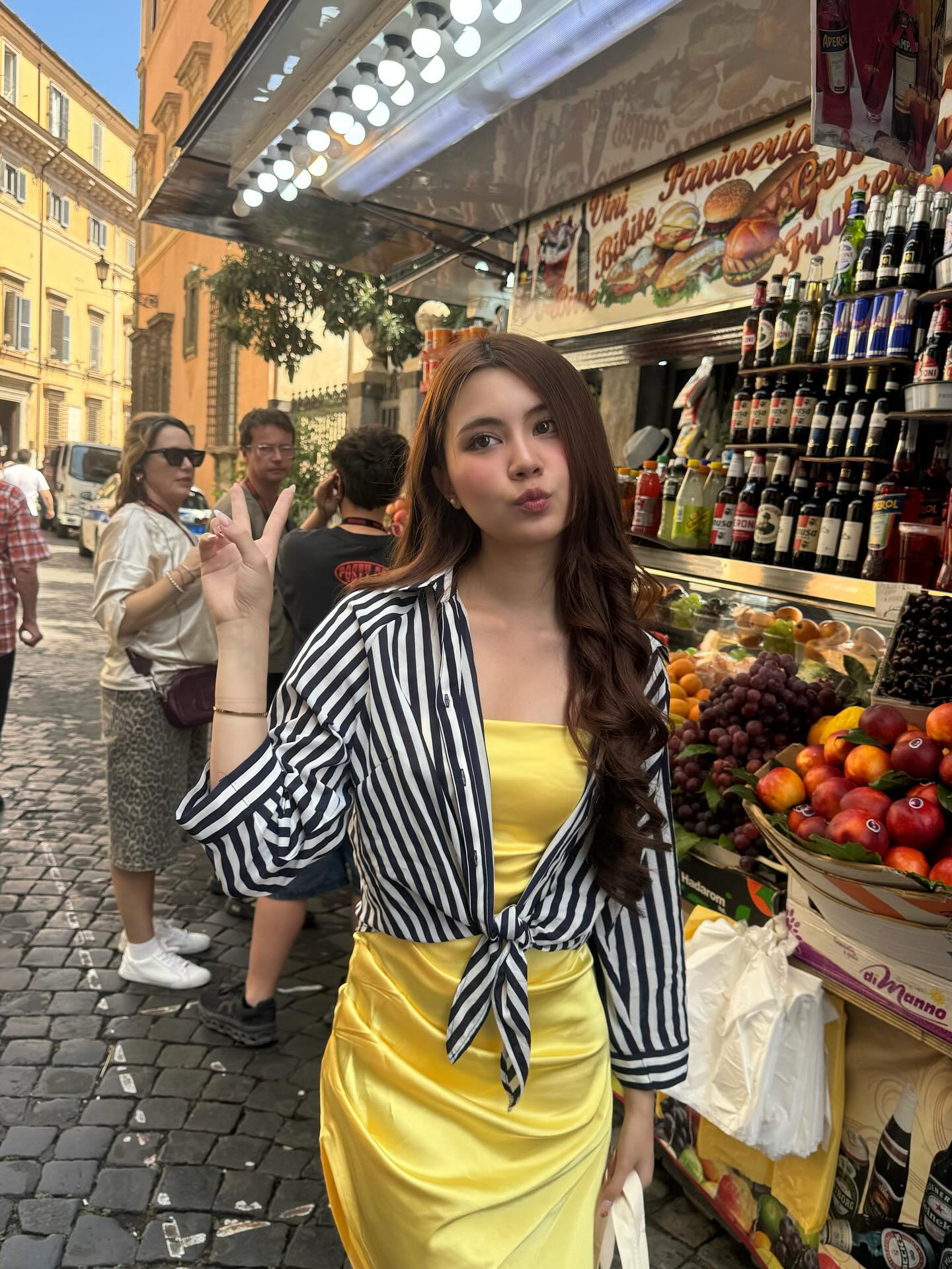 Bóng lưng như tranh vẽ của ái nữ nhà Quyền Linh- Ảnh 2. Bóng lưng như tranh vẽ của ái nữ nhà Quyền Linh- Ảnh 2.