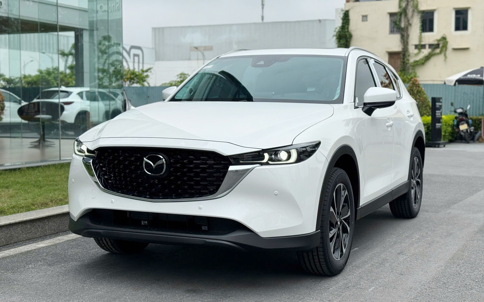 Loạt xe giảm sốc phá đáy, thiết lập lại sàn giá phân khúc tại Việt Nam: Từ sedan cỡ C 295 triệu đến SUV cỡ D 855 triệu đồng- Ảnh 2. Loạt xe giảm sốc phá đáy, thiết lập lại sàn giá phân khúc tại Việt Nam: Từ sedan cỡ C 295 triệu đến SUV cỡ D 855 triệu đồng- Ảnh 2.