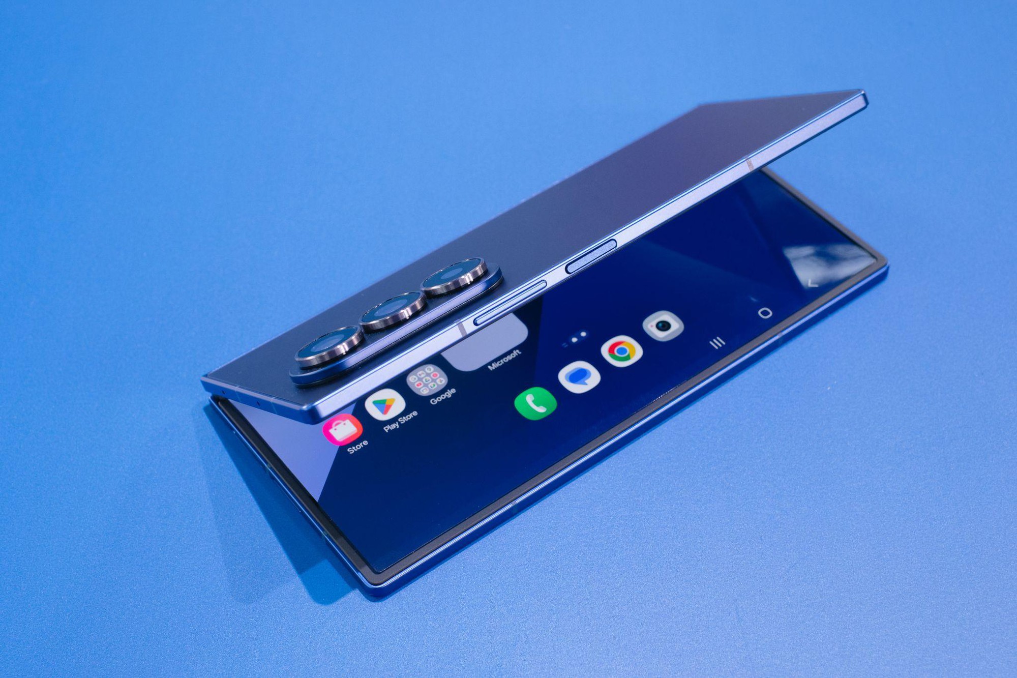 Với Galaxy Z Fold7 và Z Flip7, Samsung đã phá vỡ rào cản cuối cùng của điện thoại gập- Ảnh 1. Với Galaxy Z Fold7 và Z Flip7, Samsung đã phá vỡ rào cản cuối cùng của điện thoại gập- Ảnh 1.