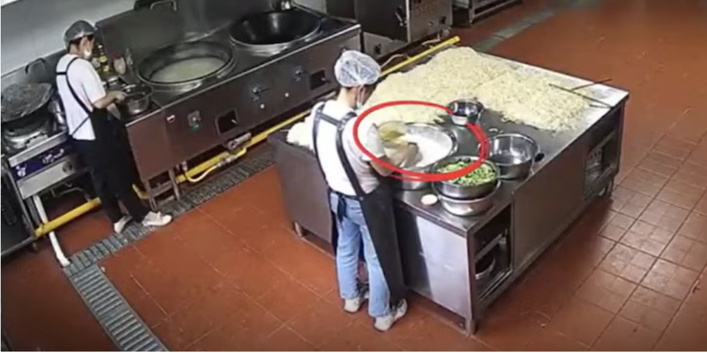 251 gia đình khẩn cấp đưa con đi bệnh viện, 90% phát hiện biểu hiện lạ: Nguyên nhân đến từ chính trường mẫu giáo, 8 người lập tức bị bắt- Ảnh 2. 251 gia đình khẩn cấp đưa con đi bệnh viện, 90% phát hiện biểu hiện lạ: Nguyên nhân đến từ chính trường mẫu giáo, 8 người lập tức bị bắt- Ảnh 2.