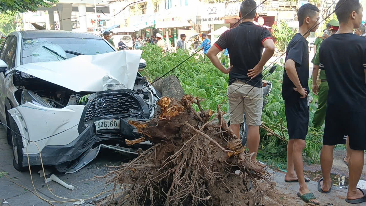 Các nạn nhân bị nữ tài xế ô tô tông liên hoàn ở Hà Nội hiện ra sao?- Ảnh 1.