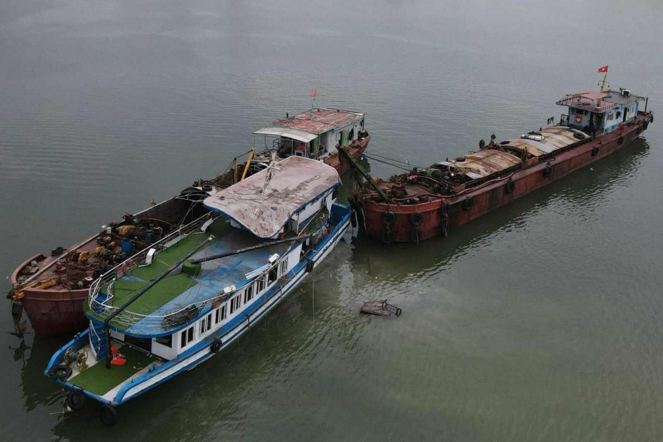 Thông tin mới nhất về bồi thường bảo hiểm 2 vụ lật tàu, xe thảm khốc vừa xảy ra- Ảnh 1. Thông tin mới nhất về bồi thường bảo hiểm 2 vụ lật tàu, xe thảm khốc vừa xảy ra- Ảnh 1.