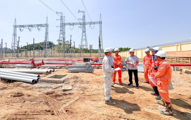 Bảo đảm cung cấp điện an toàn, ổn định cho dịp kỷ niệm 80 năm Cách mạng Tháng Tám và Quốc khánh 2/9- Ảnh 4. Bảo đảm cung cấp điện an toàn, ổn định cho dịp kỷ niệm 80 năm Cách mạng Tháng Tám và Quốc khánh 2/9- Ảnh 4.