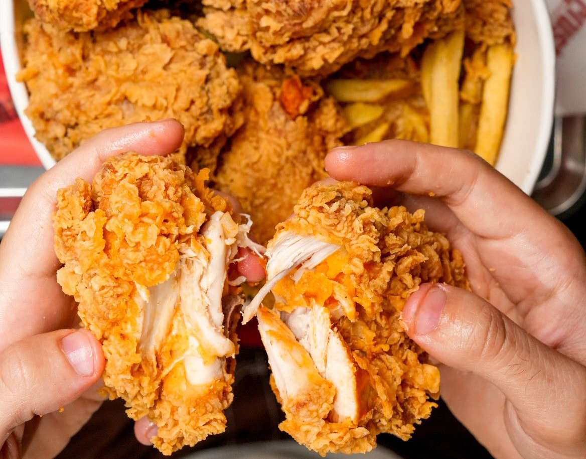 Chàng trai 26 tuổi đột quỵ, suýt chết vì 2 kiểu ăn uống giải tỏa áp lực rất quen với người trẻ- Ảnh 2.