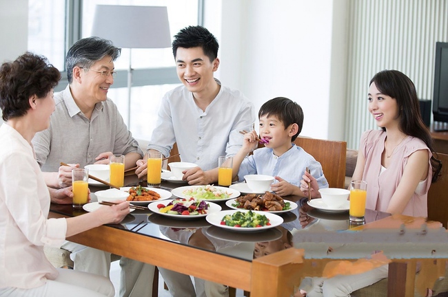 Nghiên cứu phát hiện: Trẻ làm 1 việc rất đơn giản sau cùng gia đình 5-7 lần/tuần thì kết quả học tập tốt hơn!- Ảnh 1. Nghiên cứu phát hiện: Trẻ làm 1 việc rất đơn giản sau cùng gia đình 5-7 lần/tuần thì kết quả học tập tốt hơn!- Ảnh 1.