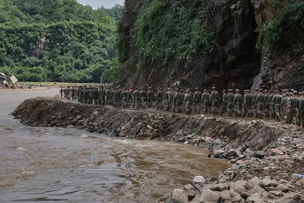 Bắc Kinh thừa nhận thiếu sót trong ứng phó với mưa lũ khiến 44 người thiệt mạng- Ảnh 1. Bắc Kinh thừa nhận thiếu sót trong ứng phó với mưa lũ khiến 44 người thiệt mạng- Ảnh 1.