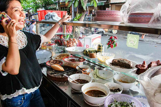Khách Tây nhận xét về 1 món của Việt Nam: Vừa rẻ vừa 'ngon nhất thế giới', chúng tôi ăn không biết chán- Ảnh 4. Khách Tây nhận xét về 1 món của Việt Nam: Vừa rẻ vừa 'ngon nhất thế giới', chúng tôi ăn không biết chán- Ảnh 4.