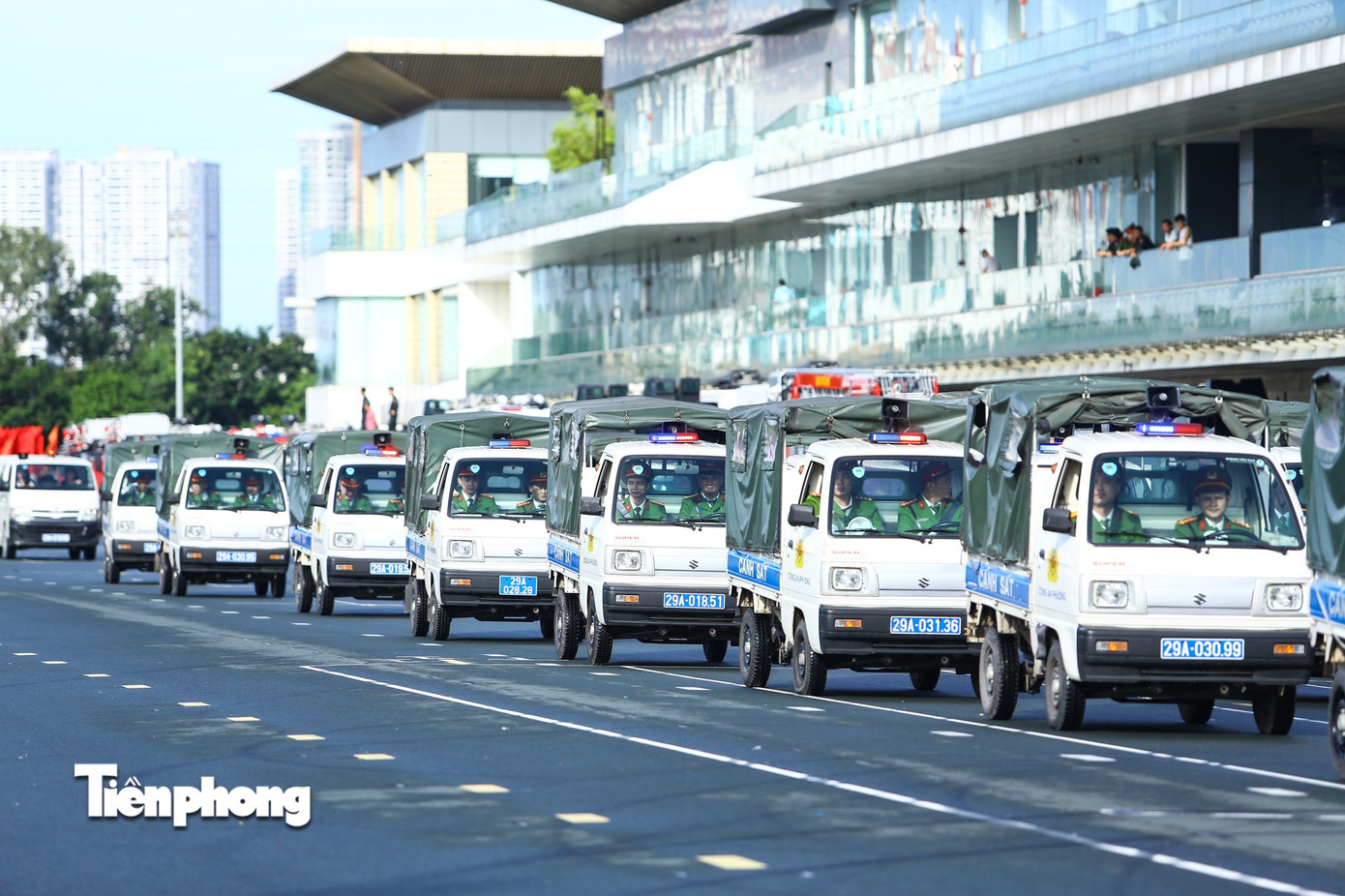 Công an Hà Nội hợp luyện diễu binh, diễu hành cho Ngày hội vì Thủ đô bình yên- Ảnh 16. Công an Hà Nội hợp luyện diễu binh, diễu hành cho Ngày hội vì Thủ đô bình yên- Ảnh 16.
