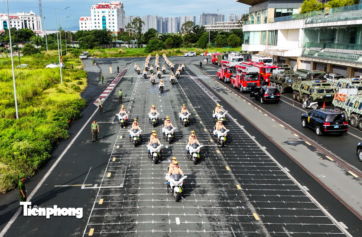 Công an Hà Nội hợp luyện diễu binh, diễu hành cho Ngày hội vì Thủ đô bình yên- Ảnh 11. Công an Hà Nội hợp luyện diễu binh, diễu hành cho Ngày hội vì Thủ đô bình yên- Ảnh 11.