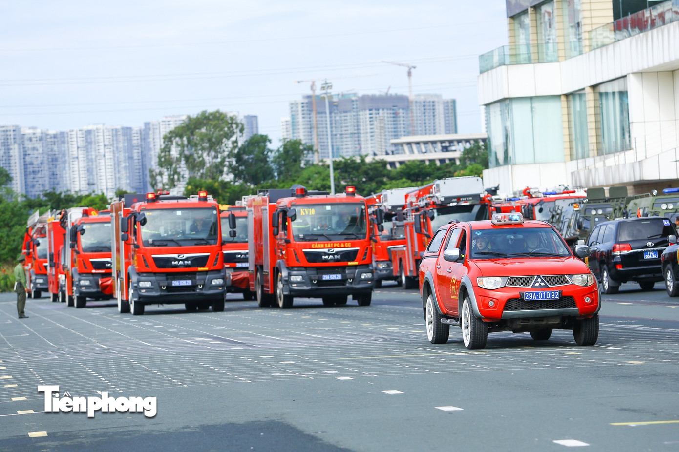 Công an Hà Nội hợp luyện diễu binh, diễu hành cho Ngày hội vì Thủ đô bình yên- Ảnh 17. Công an Hà Nội hợp luyện diễu binh, diễu hành cho Ngày hội vì Thủ đô bình yên- Ảnh 17.