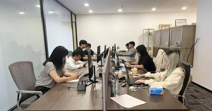 Công ty ‘giả vờ làm việc’ gây sốt, ai đến làm phải trả 100 nghìn đồng mỗi ngày- Ảnh 1. Công ty ‘giả vờ làm việc’ gây sốt, ai đến làm phải trả 100 nghìn đồng mỗi ngày- Ảnh 1.