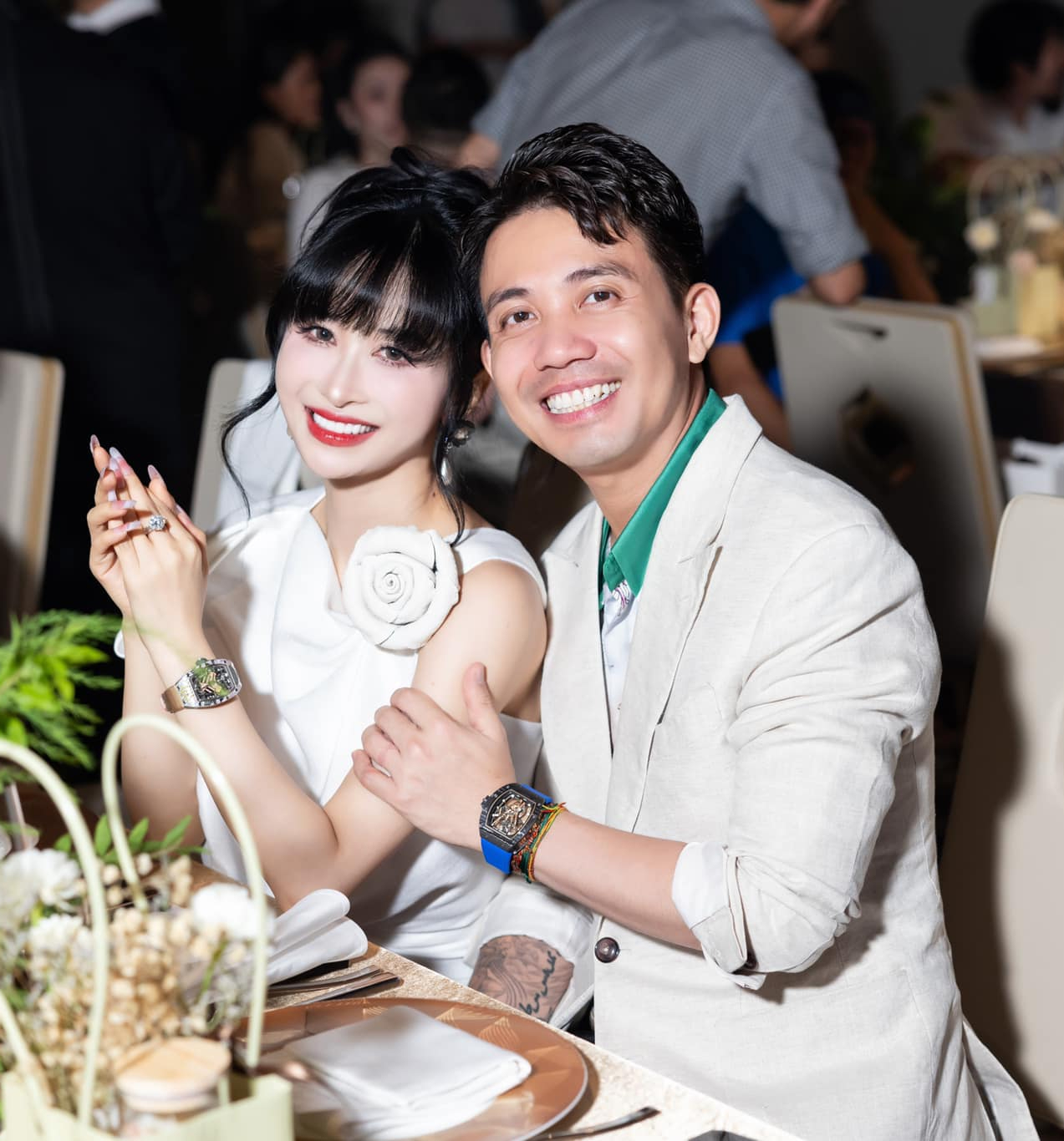 Quý bà hàng hiệu EQ cao: Chiều chồng như vua nhưng vẫn giữ ngai vàng cho mình- Ảnh 1. Quý bà hàng hiệu EQ cao: Chiều chồng như vua nhưng vẫn giữ ngai vàng cho mình- Ảnh 1.