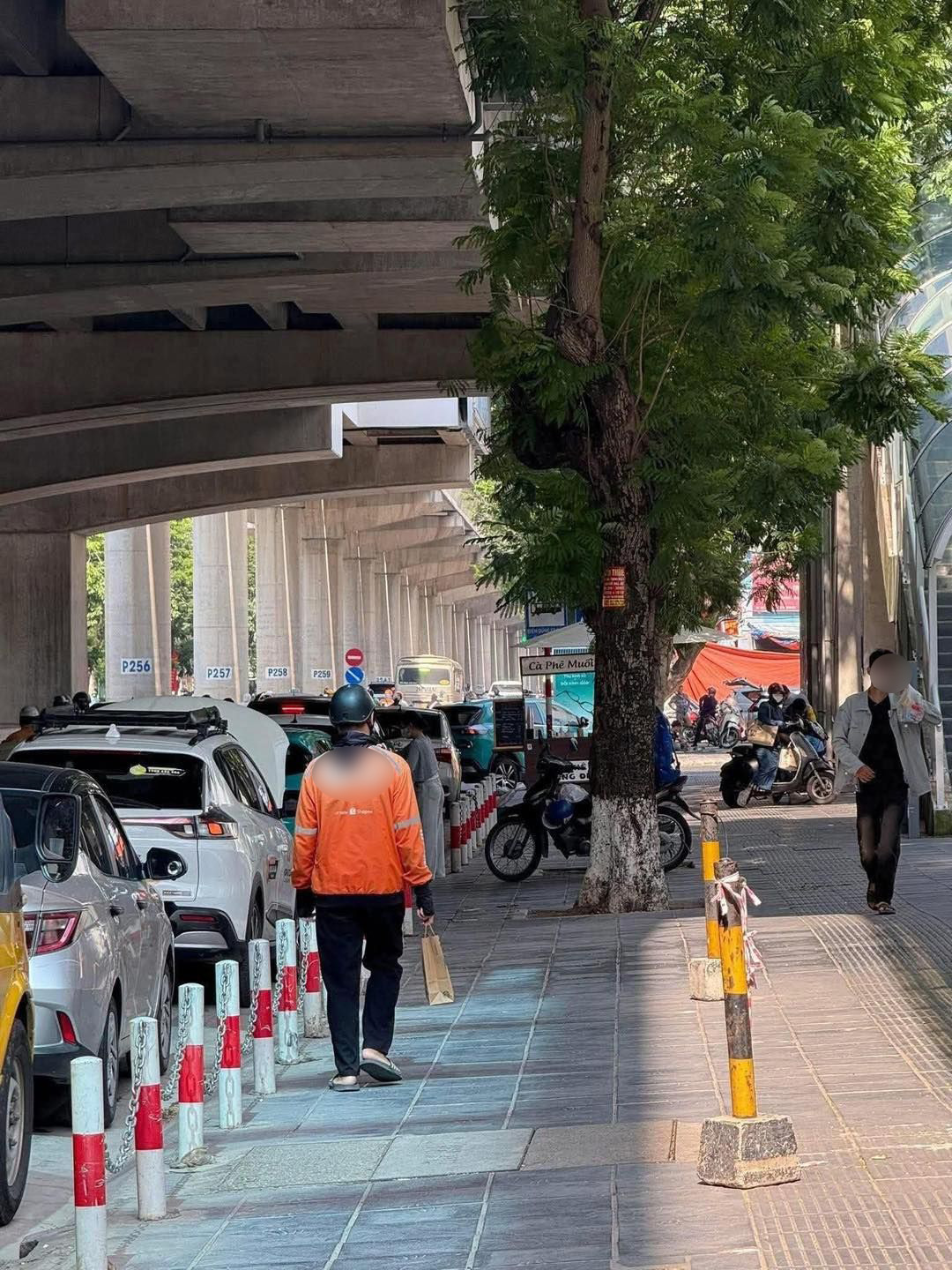 Hà Nội: Shipper vào lấy đơn hàng đi giao được 9.000 đồng, quay ra mất xe máy và cái kết không tưởng- Ảnh 1. Hà Nội: Shipper vào lấy đơn hàng đi giao được 9.000 đồng, quay ra mất xe máy và cái kết không tưởng- Ảnh 1.