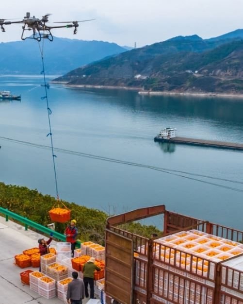 Những cánh đồng không bóng nông dân tại Trung Quốc: Tràn ngập máy cày robot, drone giám sát, dữ liệu liên tục phát về phòng điều khiển- Ảnh 2. Những cánh đồng không bóng nông dân tại Trung Quốc: Tràn ngập máy cày robot, drone giám sát, dữ liệu liên tục phát về phòng điều khiển- Ảnh 2.