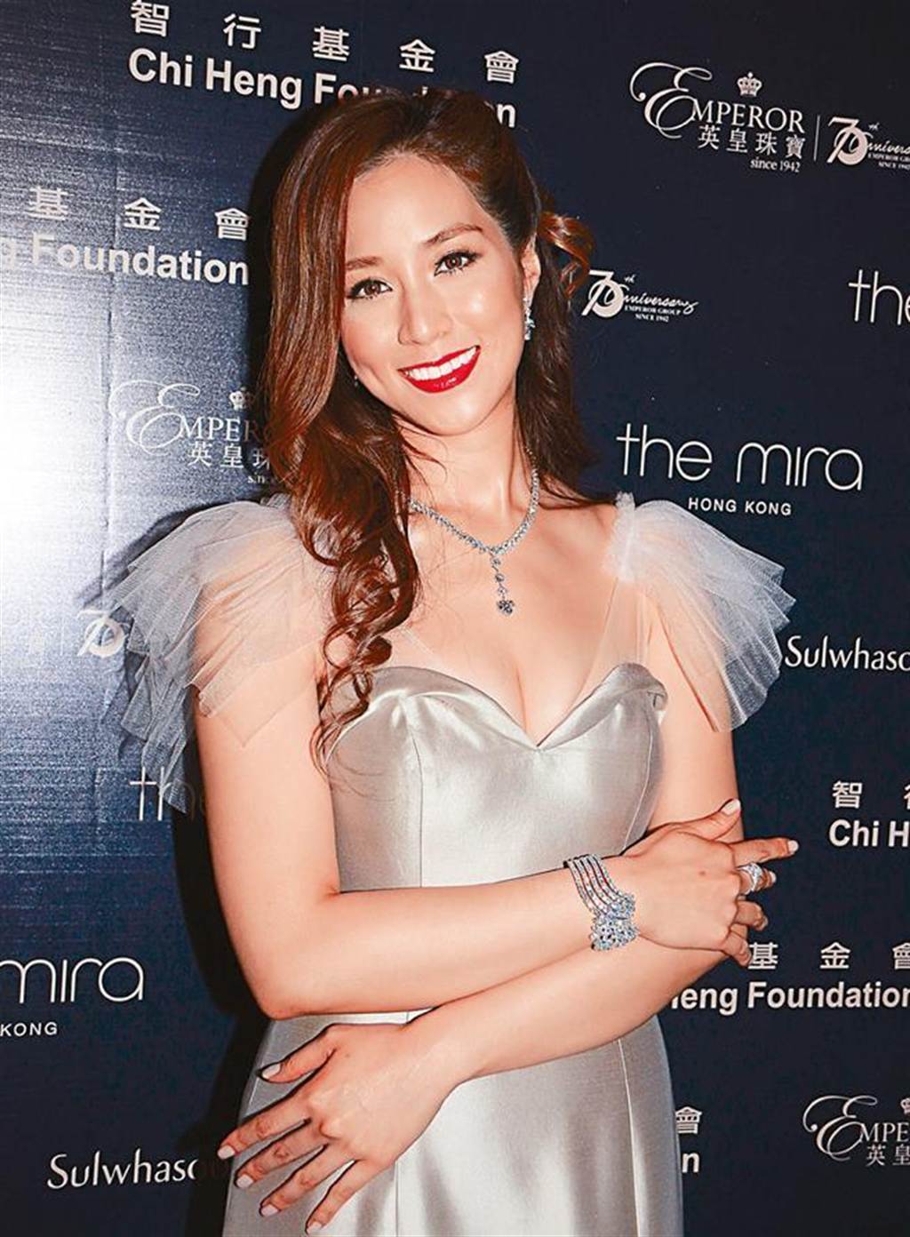 "Cô dâu nghìn tỷ showbiz" bị giam lỏng sau cửa hào môn: Bị xem như "máy đẻ", làm gì cũng có người theo dõi- Ảnh 3. "Cô dâu nghìn tỷ showbiz" bị giam lỏng sau cửa hào môn: Bị xem như "máy đẻ", làm gì cũng có người theo dõi- Ảnh 3.