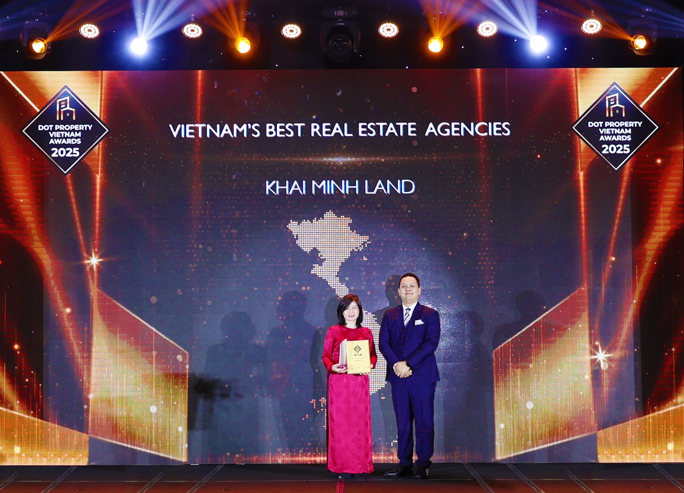 Tập đoàn Khải Hoàn Land nhận “cú đúp” giải thưởng tại Dot Property Award 2025- Ảnh 1. Tập đoàn Khải Hoàn Land nhận “cú đúp” giải thưởng tại Dot Property Award 2025- Ảnh 1.