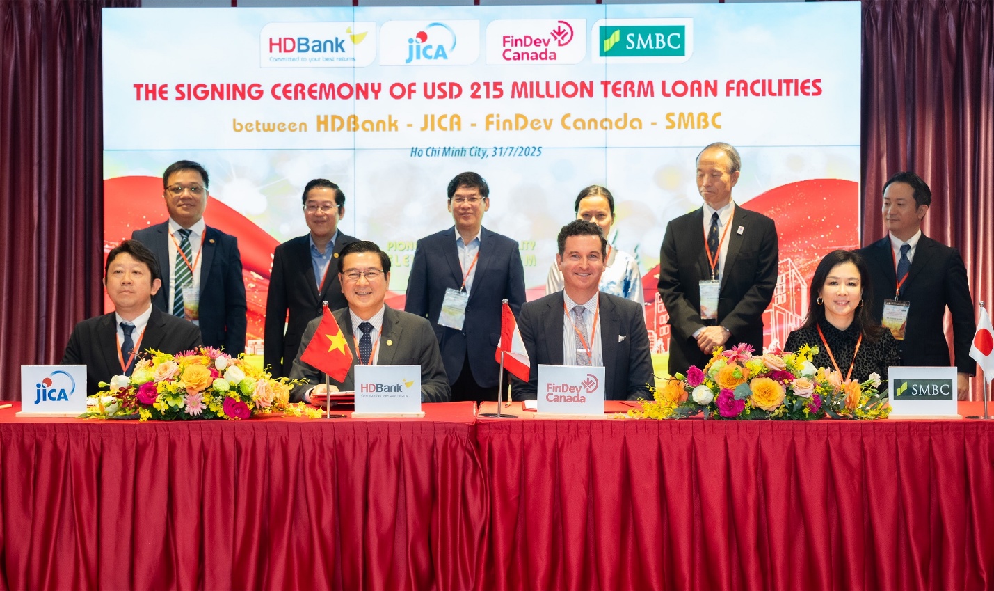 HDBank ký kết khoản vay hợp vốn 215 triệu USD với ba định chế tài chính hàng đầu quốc tế- Ảnh 1. HDBank ký kết khoản vay hợp vốn 215 triệu USD với ba định chế tài chính hàng đầu quốc tế- Ảnh 1.