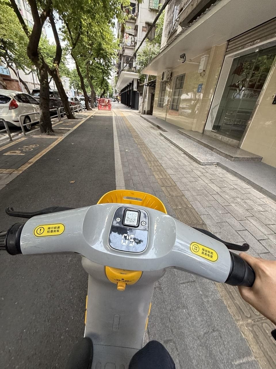Mỗi lượt thuê xe điện chỉ 4.000 đồng, người dân TP 10 triệu dân chạy xe điện khắp nơi- Ảnh 2.