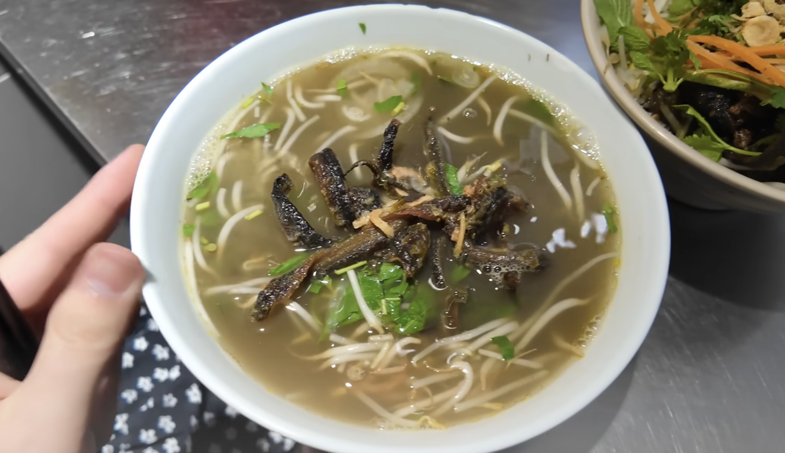 Khách Trung Quốc lần đầu ăn 1 loại miến Việt Nam, "hốt hoảng" vì 3 thứ này quá ngon- Ảnh 2. Khách Trung Quốc lần đầu ăn 1 loại miến Việt Nam, "hốt hoảng" vì 3 thứ này quá ngon- Ảnh 2.