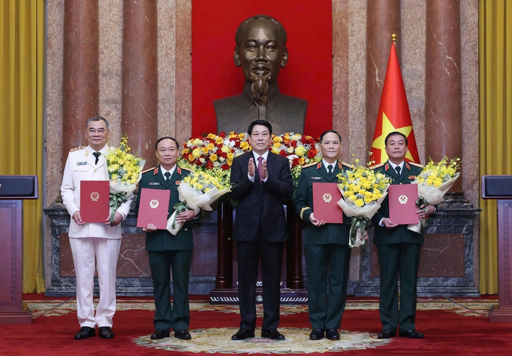 Bốn sĩ quan cấp cao Quân đội và Công an được thăng hàm Thượng tướng- Ảnh 1. Bốn sĩ quan cấp cao Quân đội và Công an được thăng hàm Thượng tướng- Ảnh 1.