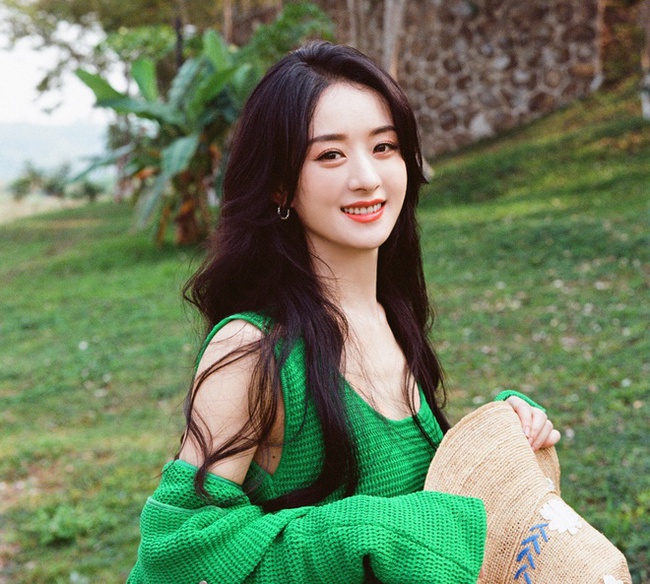 Nói nữ diễn viên này xuất thân kém, EQ thấp, nhưng nhìn bức ảnh mới được chụp trộm, phải khen cô dạy con khác hẳn!- Ảnh 2. Nói nữ diễn viên này xuất thân kém, EQ thấp, nhưng nhìn bức ảnh mới được chụp trộm, phải khen cô dạy con khác hẳn!- Ảnh 2.