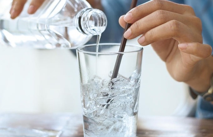 6 thói quen xấu ngày nắng nóng tiềm ẩn nguy cơ gây đột quỵ- Ảnh 1.