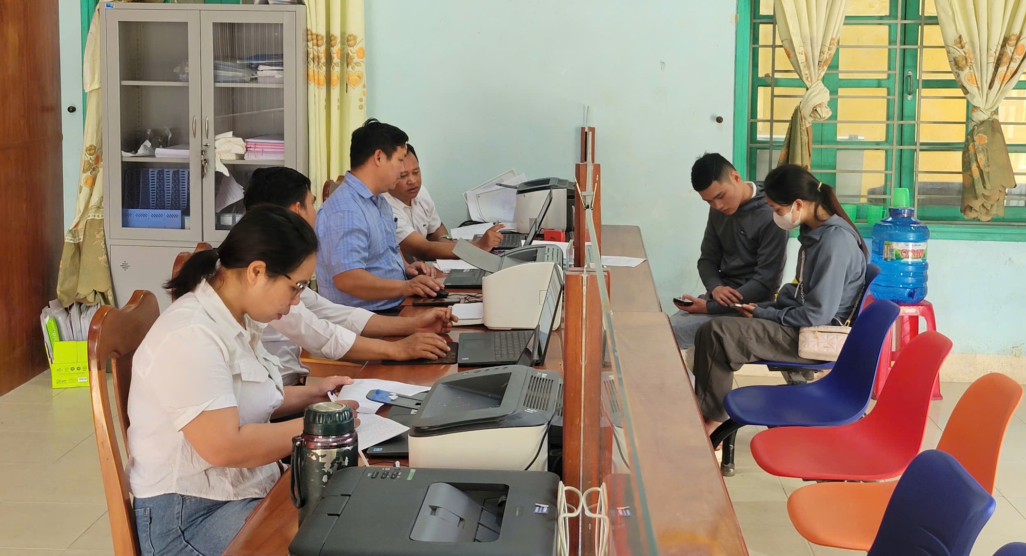 Một xã ở Đà Nẵng chỉ tiếp nhận 17 hồ sơ hành chính trong 1 tháng- Ảnh 1. Một xã ở Đà Nẵng chỉ tiếp nhận 17 hồ sơ hành chính trong 1 tháng- Ảnh 1.