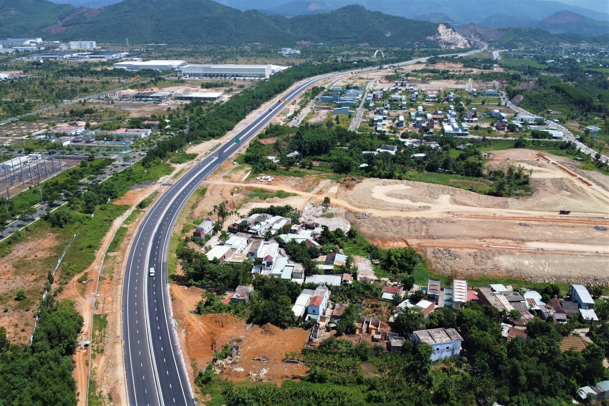 Toàn cảnh tuyến cao tốc hơn 2.113 tỷ đồng ở Đà Nẵng trước ngày thông xe- Ảnh 1.