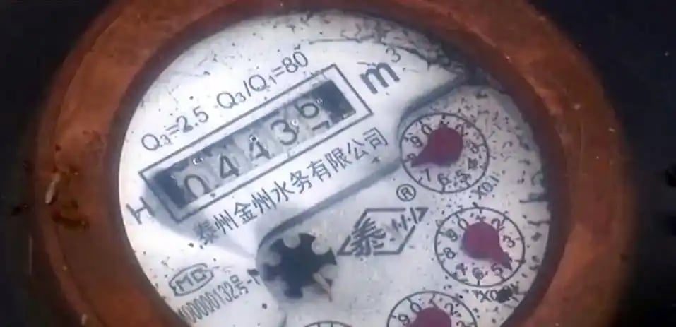 Nhà không ai ở suốt hơn 1 năm vẫn nhận hoá đơn nước hơn 4,2 triệu đồng, gia chủ yêu cầu kiểm tra đồng hồ nước thì được thông báo: “Đang hoạt động bình thường”- Ảnh 2.