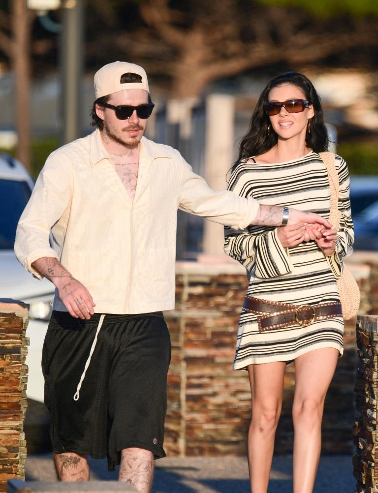 "Cậu cả bất hiếu" nhà Beckham ca ngợi vợ không biết mệt sau khi “cưới lại”, netizen ngán đến tận cổ rồi!- Ảnh 4. "Cậu cả bất hiếu" nhà Beckham ca ngợi vợ không biết mệt sau khi “cưới lại”, netizen ngán đến tận cổ rồi!- Ảnh 4.