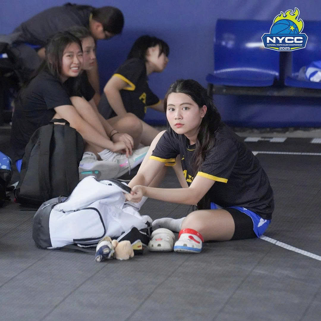 Hạt Dẻ nhà MC Quyền Linh visual xinh hết nấc ở chung kết bóng rổ, biểu cảm thiếu nữ tuổi 17 thẹn thùng gây sốt!- Ảnh 6.