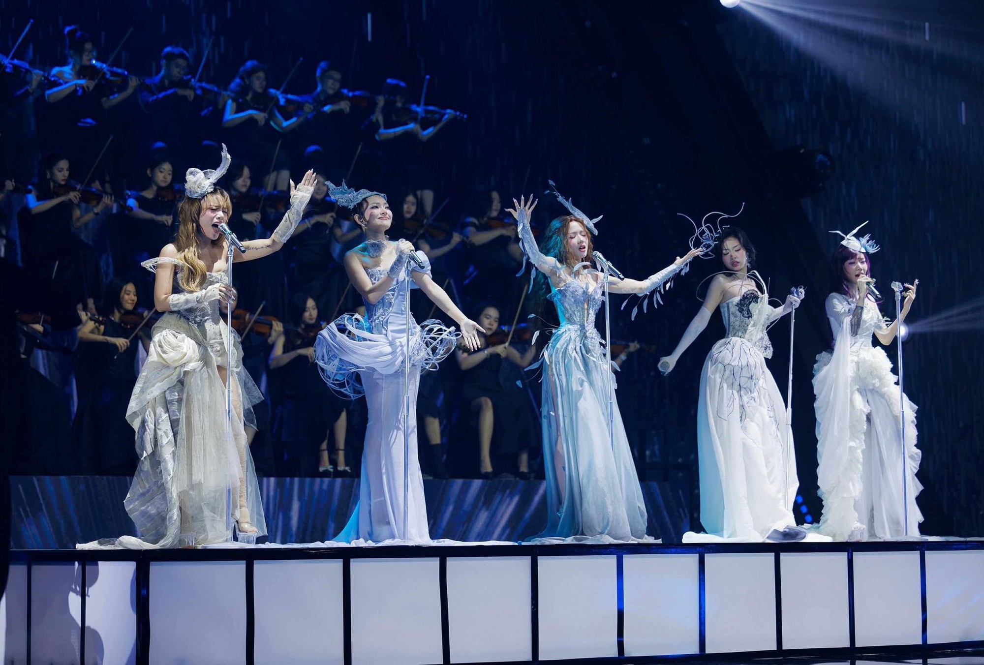 Em Xinh một đường tiến lên, giữ chức đội trưởng suốt 3 vòng, cả cõi mạng khen vừa xinh vừa xịn!- Ảnh 7.