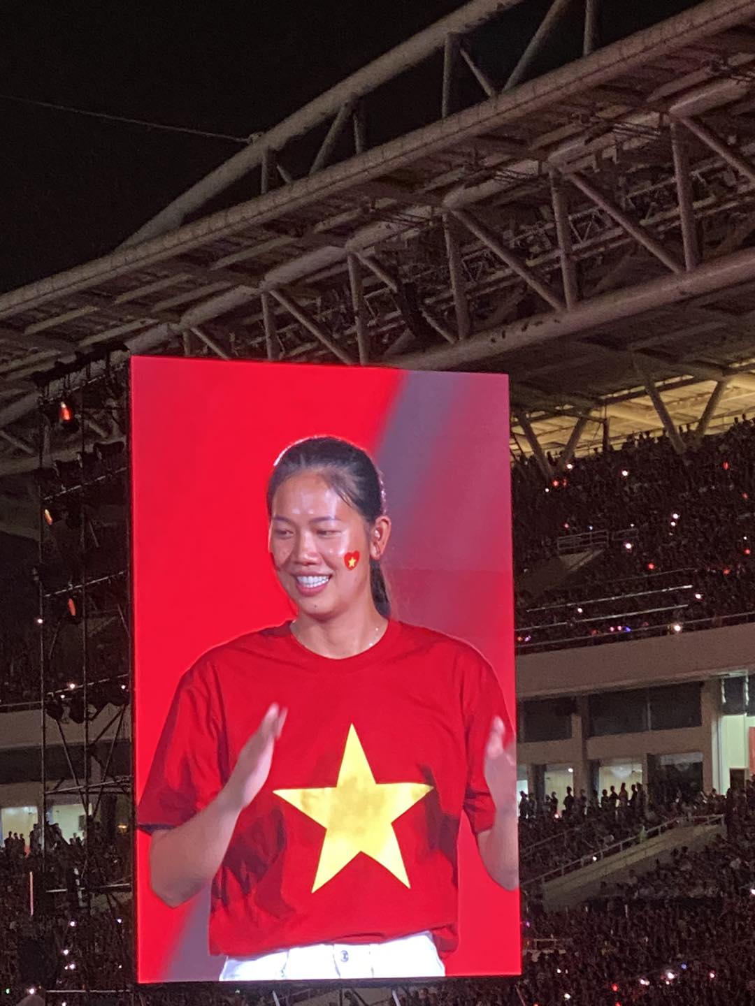 Chùm ảnh màn hình LED toàn nhân vật VIP và màn focus cam viral khắp cõi mạng: 1 từ thôi, XỊN- Ảnh 2.