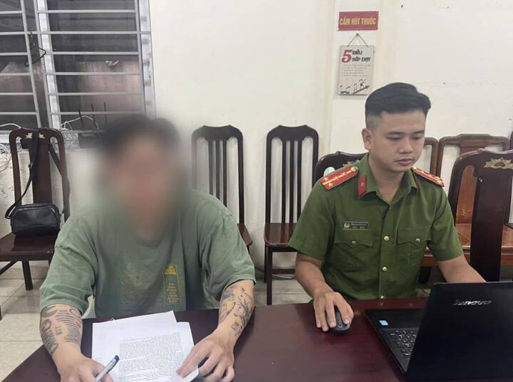 Nguyên nhân người đàn ông xăm trổ hành hung phụ nữ ở chung cư Hà Nội- Ảnh 1.