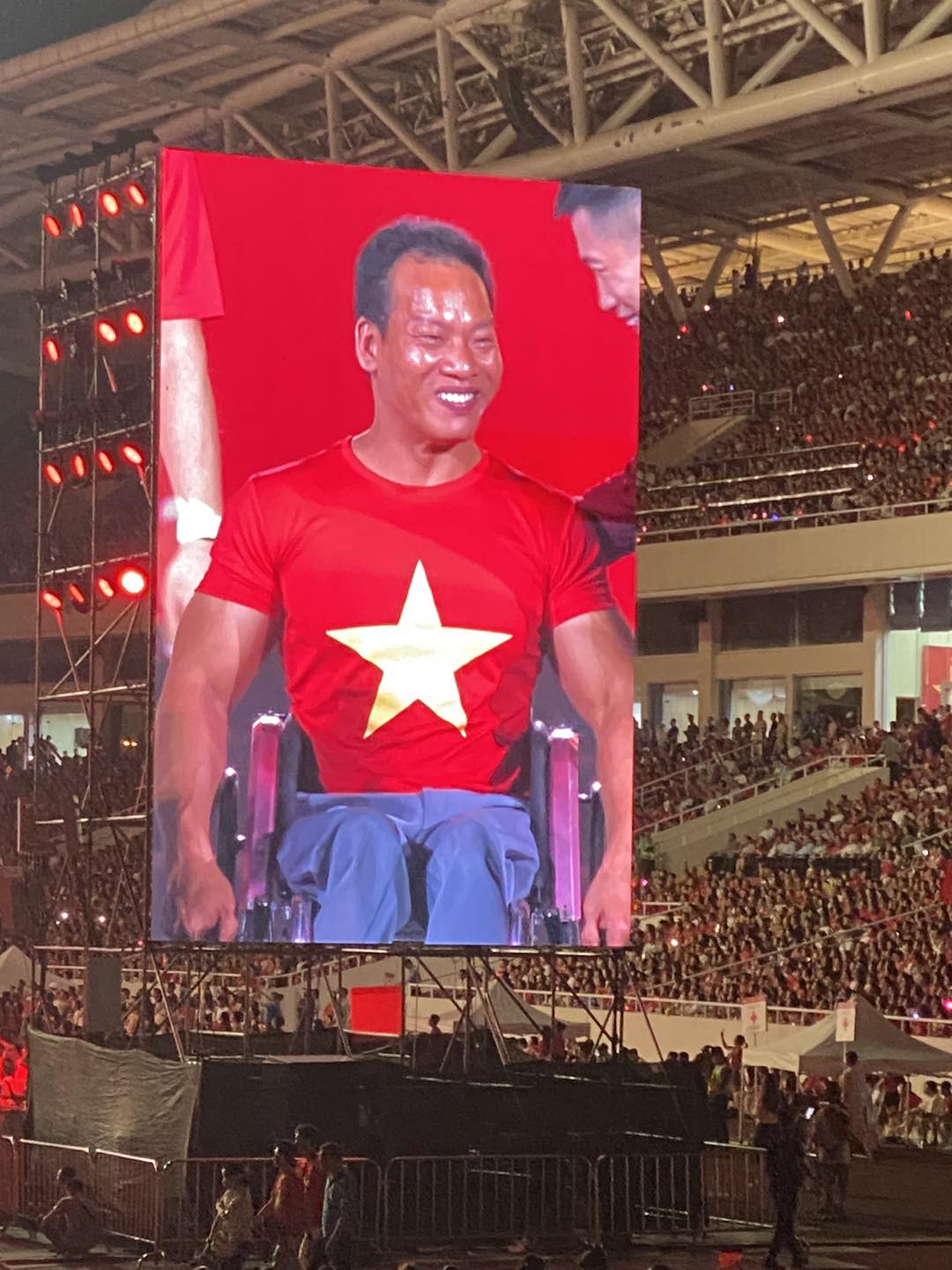 Chùm ảnh màn hình LED toàn nhân vật VIP và màn focus cam viral khắp cõi mạng: 1 từ thôi, XỊN- Ảnh 4.