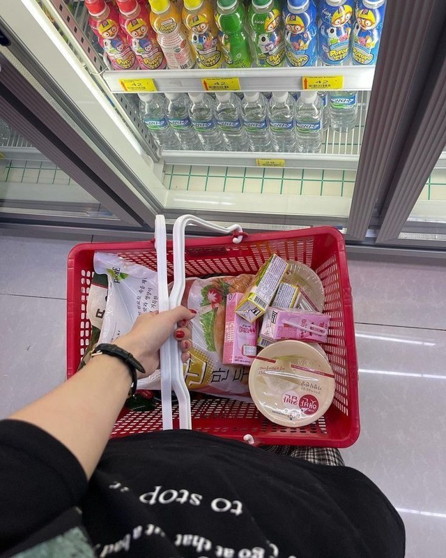 Giỏ hàng online còn 3 món này thì lương có đồng nào hết sạch đồng đó, không bao giờ dư- Ảnh 1. Giỏ hàng online còn 3 món này thì lương có đồng nào hết sạch đồng đó, không bao giờ dư- Ảnh 1.