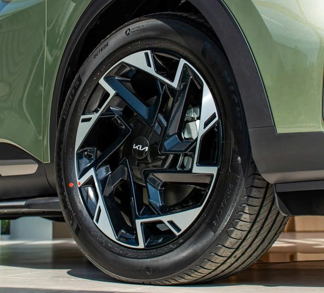 Đồng giá 919 triệu đồng, chọn Lynk & Co 01 bản 'base' hay Kia Sportage bản máy xăng 2.0L gần cao nhất- Ảnh 15.