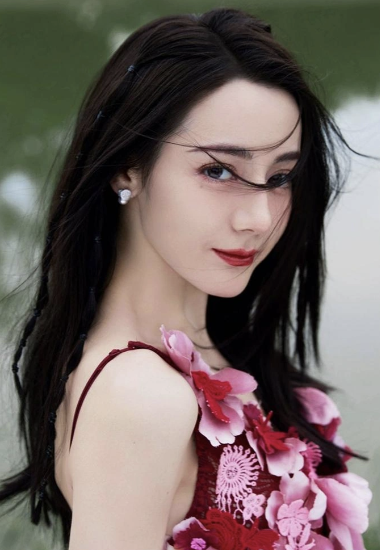 Thiên thần nước Nhật giống cả Lưu Diệc Phi và Địch Lệ Nhiệt Ba, visual hiện tại ra sao?- Ảnh 10.