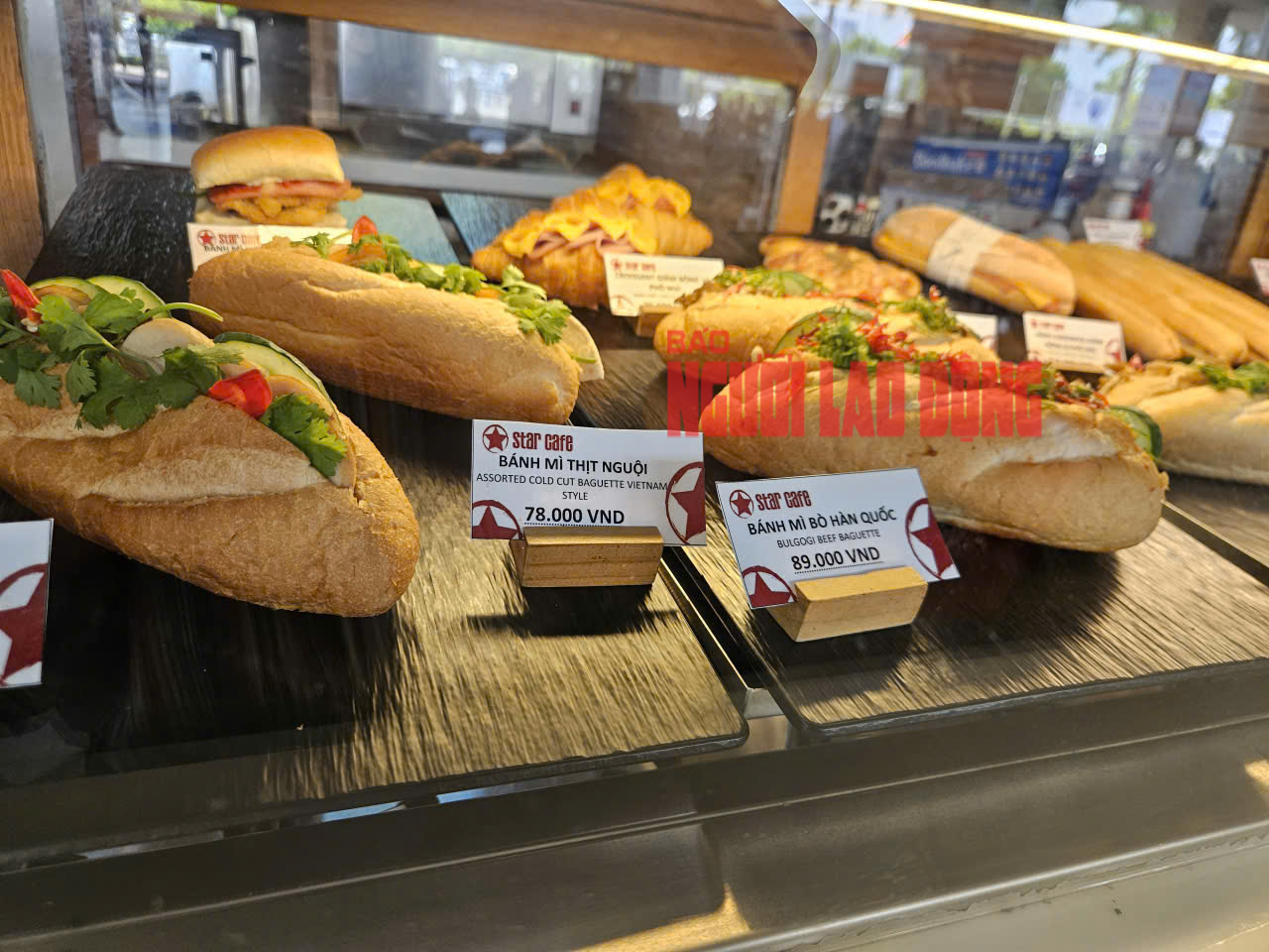 Chủ đầu tư sân bay Tân Sơn Nhất nói gì về giá phở, mì gói cao gấp nhiều lần bên ngoài?- Ảnh 1. Chủ đầu tư sân bay Tân Sơn Nhất nói gì về giá phở, mì gói cao gấp nhiều lần bên ngoài?- Ảnh 1.
