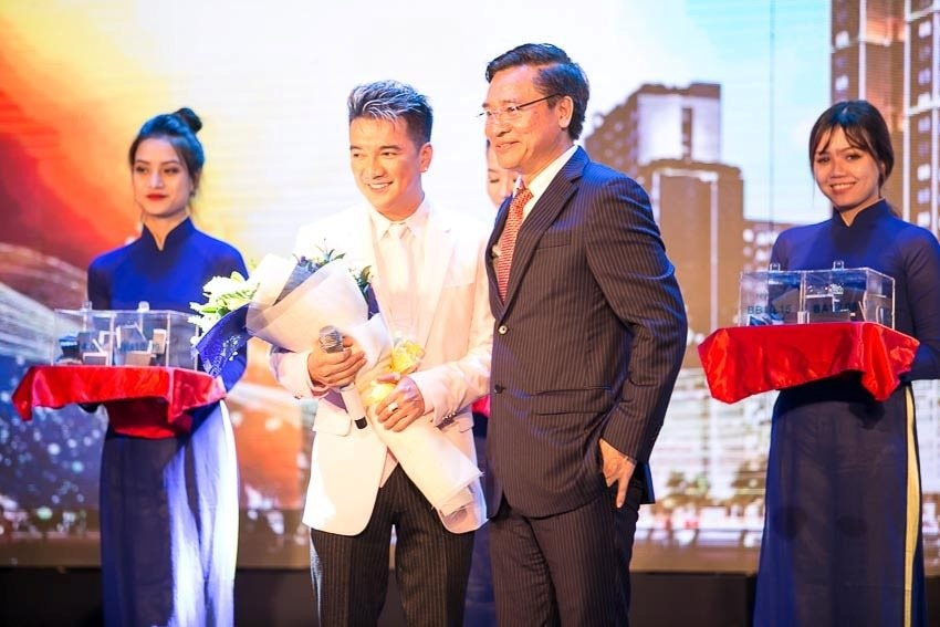 Lai lịch đại gia bất động sản nợ thuế hơn 3.200 tỷ đồng, chiếm gần 70% tổng nợ thuế của Tp.HCM- Ảnh 4. Lai lịch đại gia bất động sản nợ thuế hơn 3.200 tỷ đồng, chiếm gần 70% tổng nợ thuế của Tp.HCM- Ảnh 4.