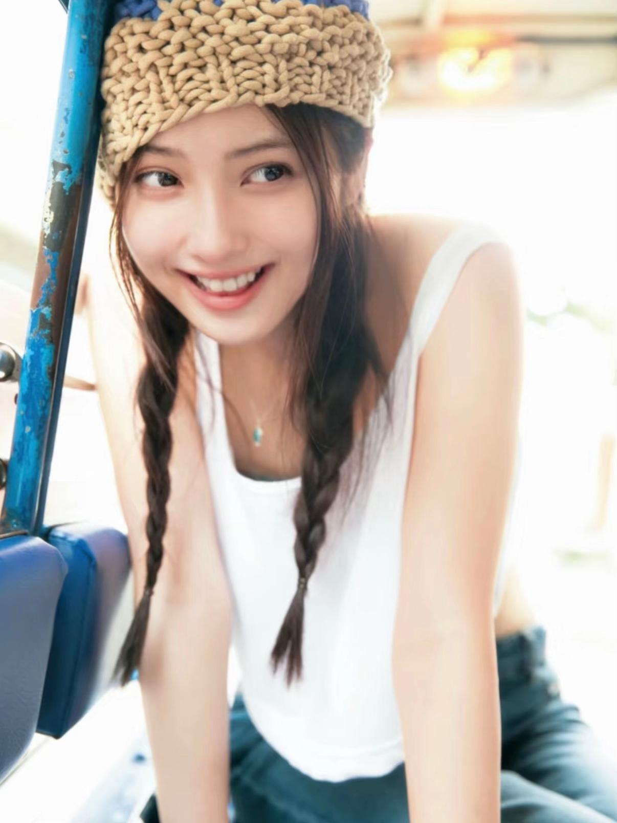 Thiên thần nước Nhật giống cả Lưu Diệc Phi và Địch Lệ Nhiệt Ba, visual hiện tại ra sao?- Ảnh 1.