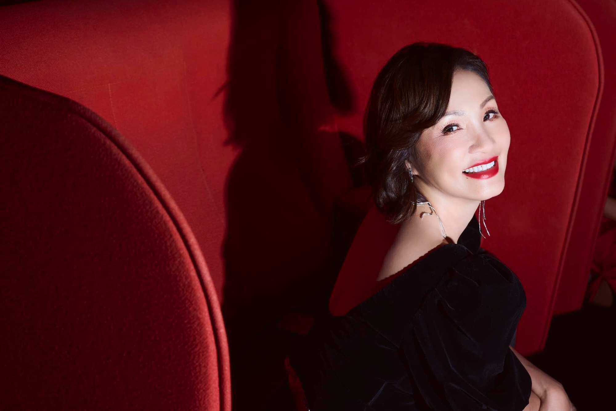 Học vấn dàn diễn viên Mang Mẹ Đi Bỏ: Người là "bông hồng lai" tốt nghiệp xuất sắc, người là tài tử Hàn đòi đạo diễn thêm thoại tiếng Việt- Ảnh 1.