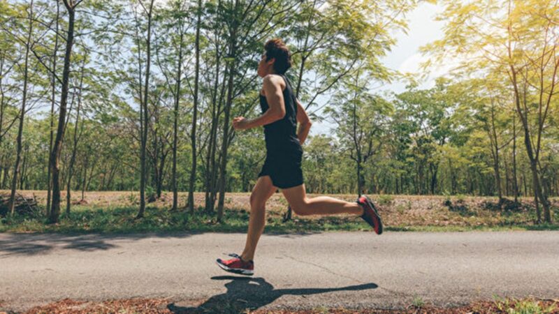 Đi bộ 5km hay chạy 5km tốt hơn cho sức khỏe? Kết quả nghiên cứu khiến nhiều người bất ngờ- Ảnh 1.