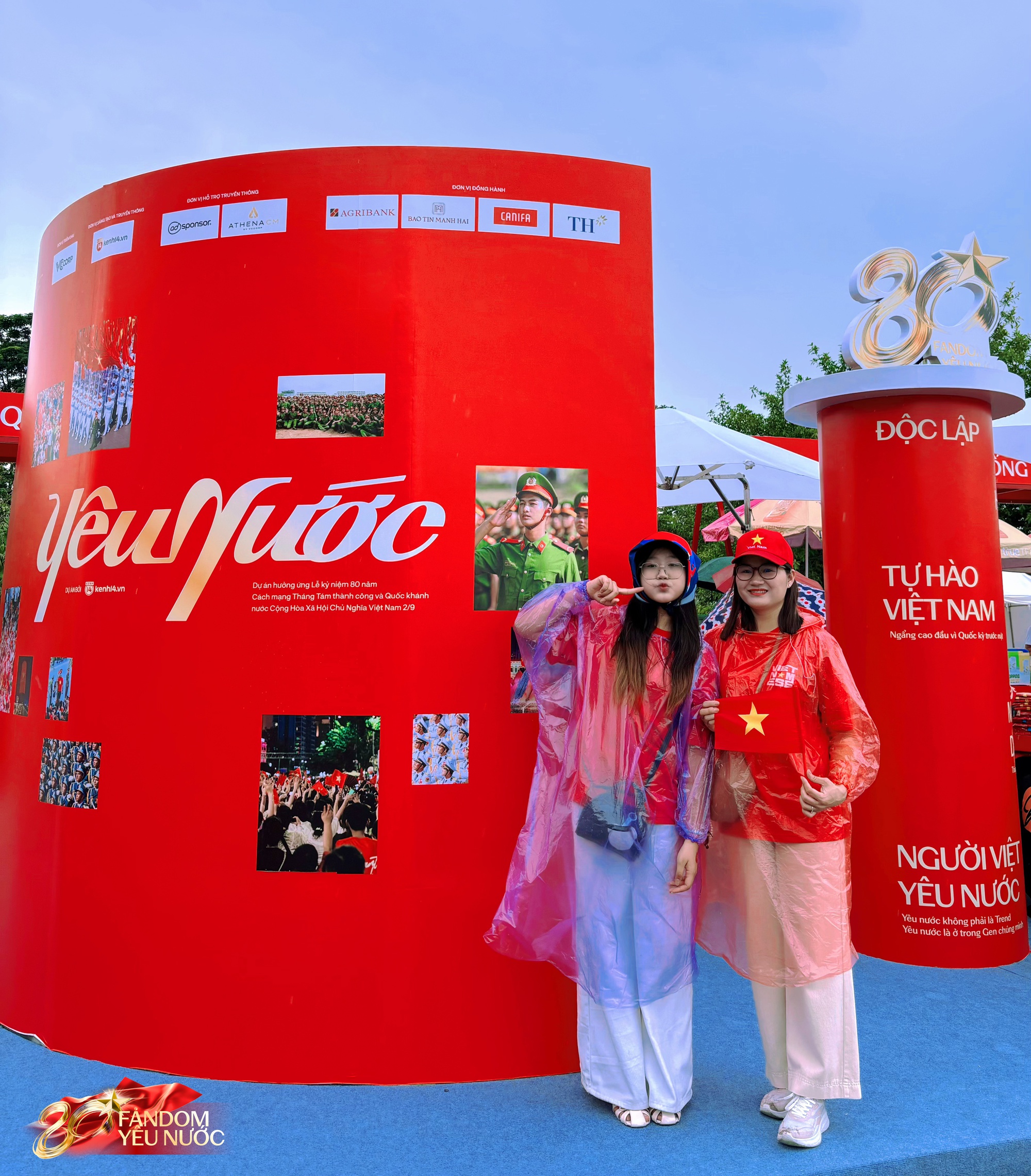 Ùn ùn kéo đến Booth Fandom Yêu Nước tại SVĐ Mỹ Đình, săn bằng được combo khăn - túi - áo hot nhất lúc này- Ảnh 10.