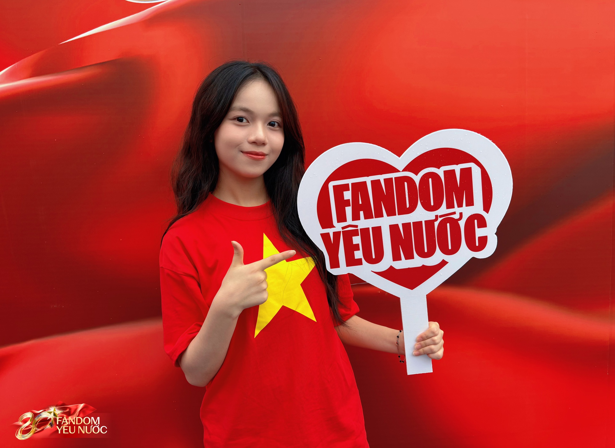 Ùn ùn kéo đến Booth Fandom Yêu Nước tại SVĐ Mỹ Đình, săn bằng được combo khăn - túi - áo hot nhất lúc này- Ảnh 21.
