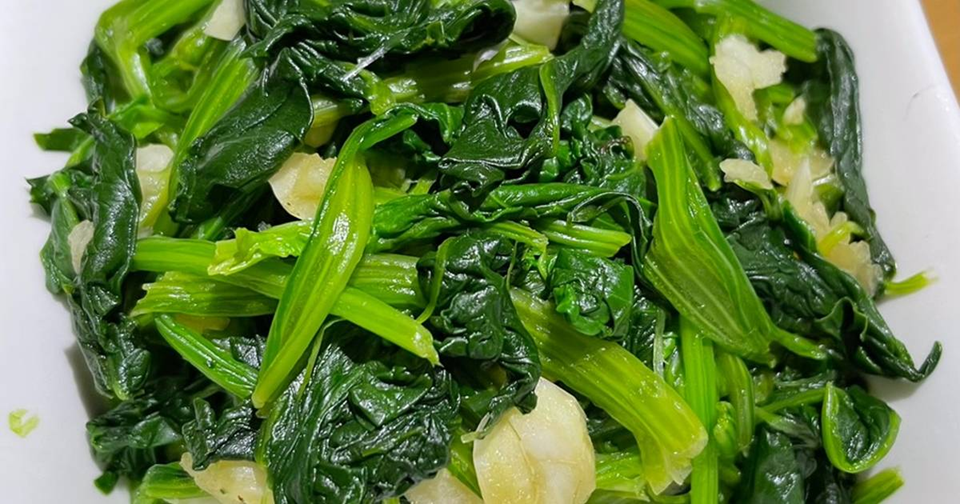 12 loại rau quả "ngậm thuốc trừ sâu" nhiều nhất năm 2025, loại rau quen thuộc này đứng đầu- Ảnh 1.