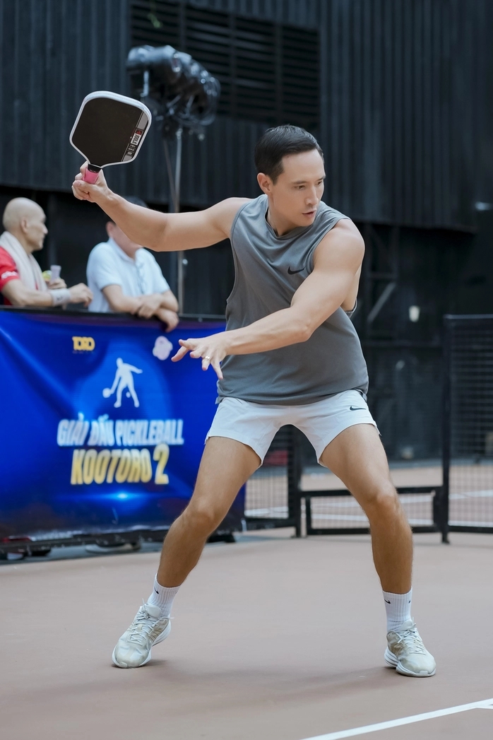 Kim Lý thi đấu pickleball cực 
