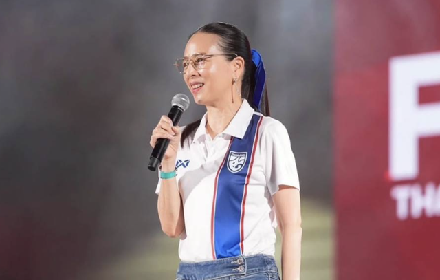 Xôn xao vụ nữ tỷ phú Madam Pang phải đi bán áo trả nợ cho liên đoàn bóng đá Thái Lan, có chuyện gì đây?- Ảnh 1.